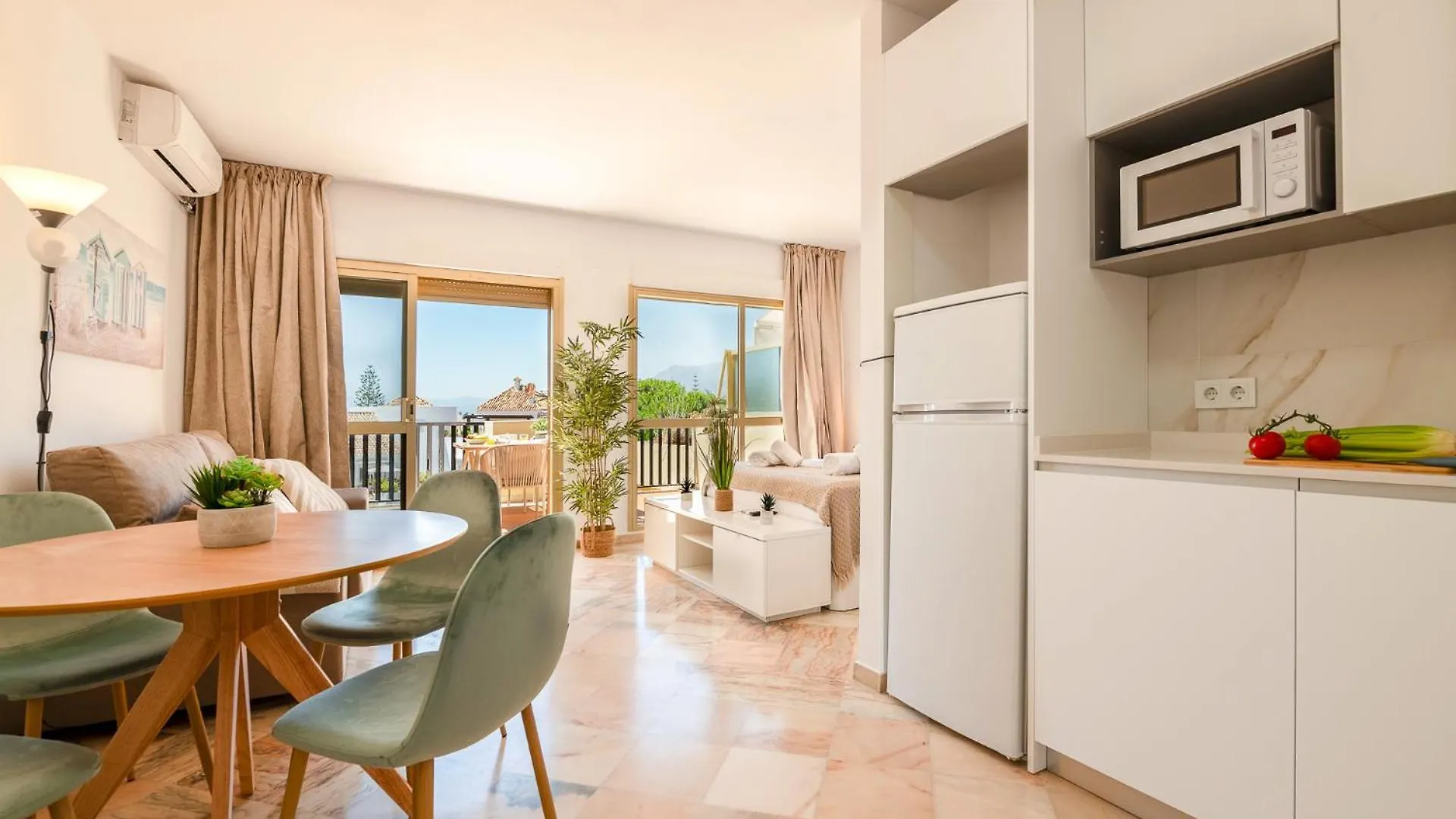 Oleholidays 143 Romana Playa Vistas Al Mar Marbella 0*,